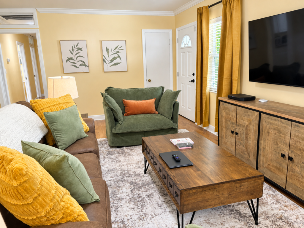 The comfortable and inviting living room at Gianna's Place